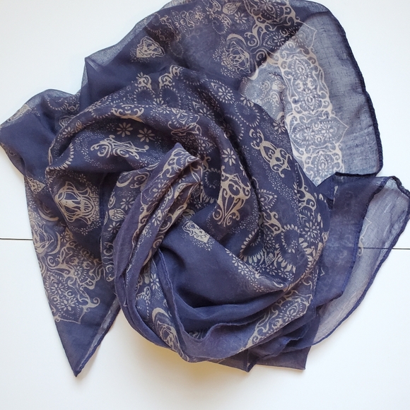 Scarf/ Wrap Large - Picture 2 of 3